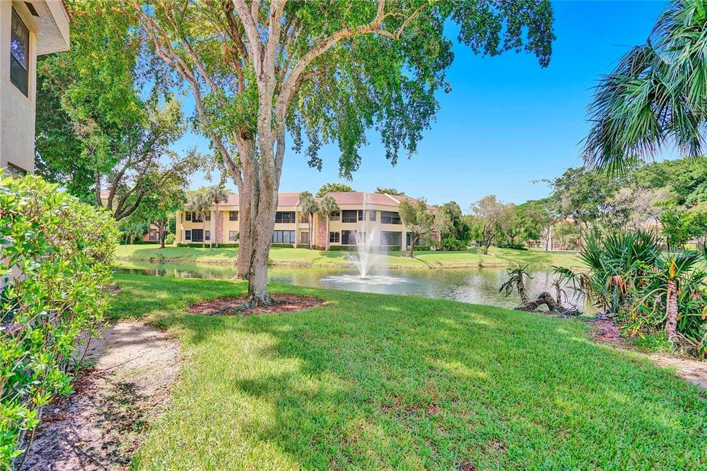 7484 La Paz Boulevard - Photo 5