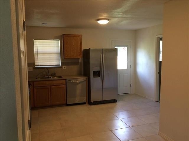 600 Pacific Street E - Photo 2
