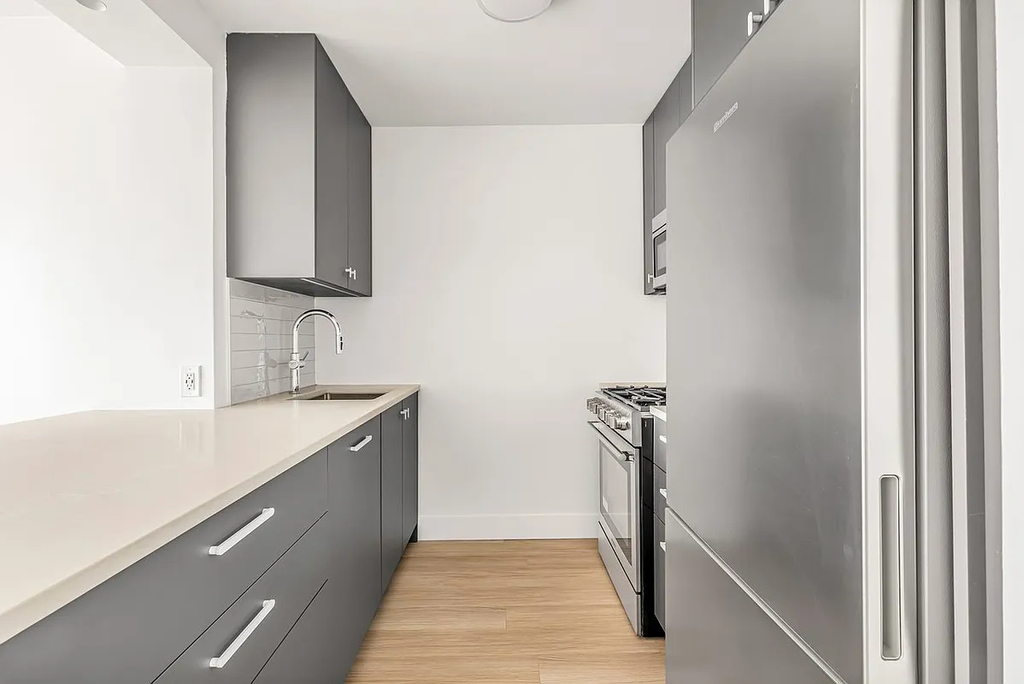 West 42nd Street, New York, NY 10036 - Photo 3