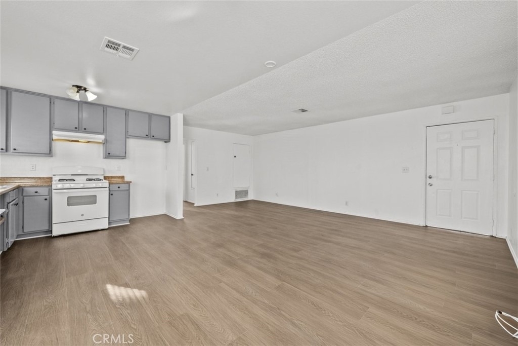 38501 Larkin Avenue - Photo 6