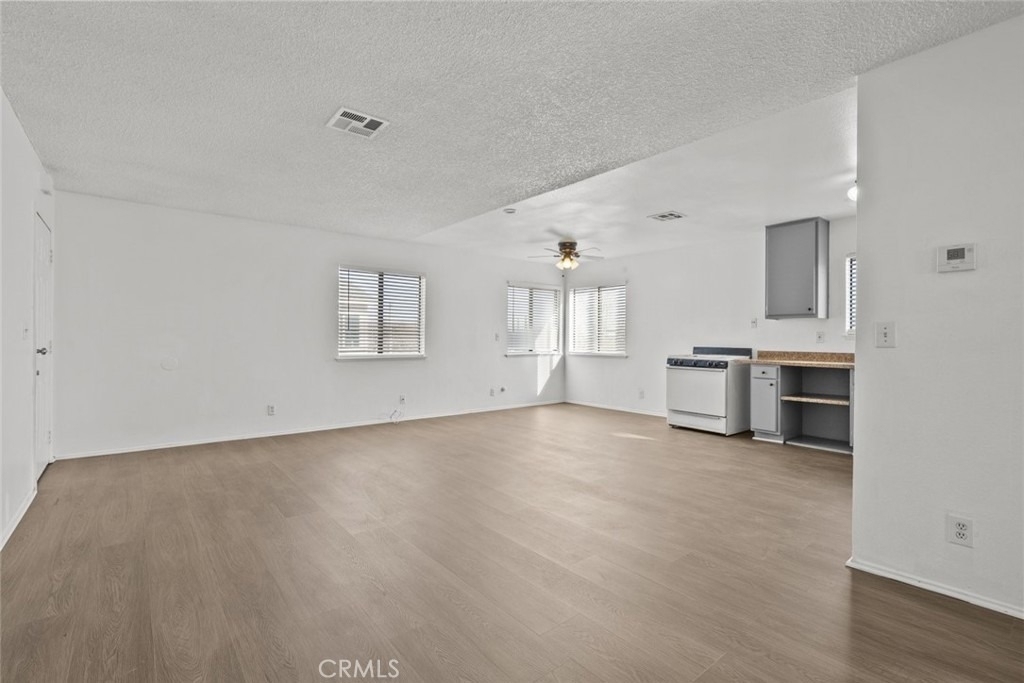 38501 Larkin Avenue - Photo 11