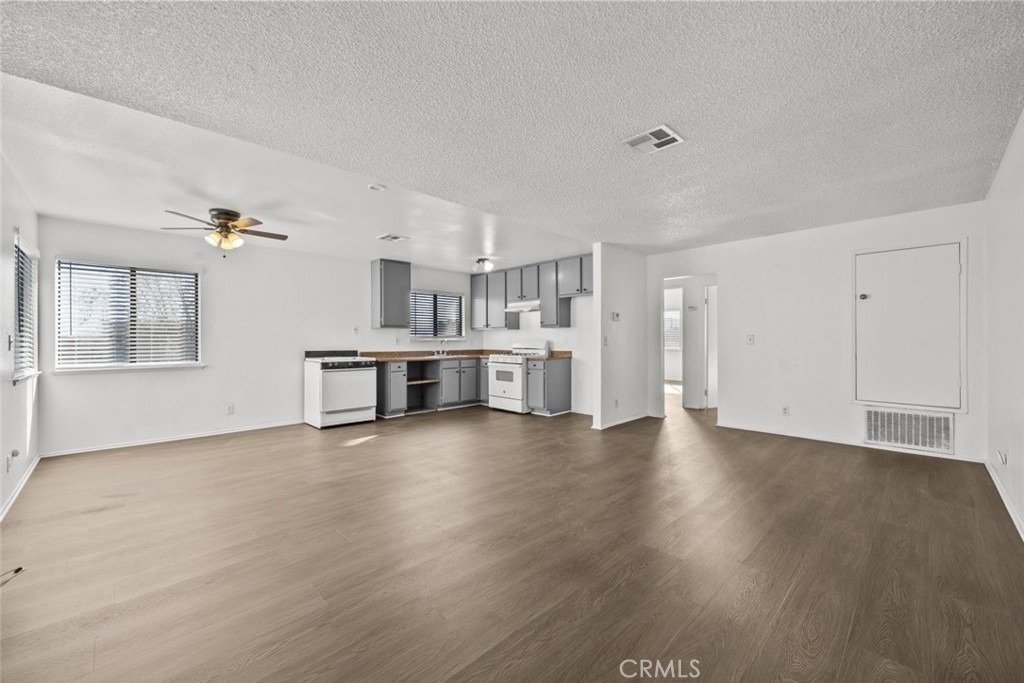 38501 Larkin Avenue - Photo 4