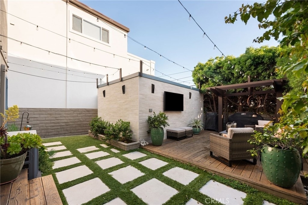 330 28th - Photo 1