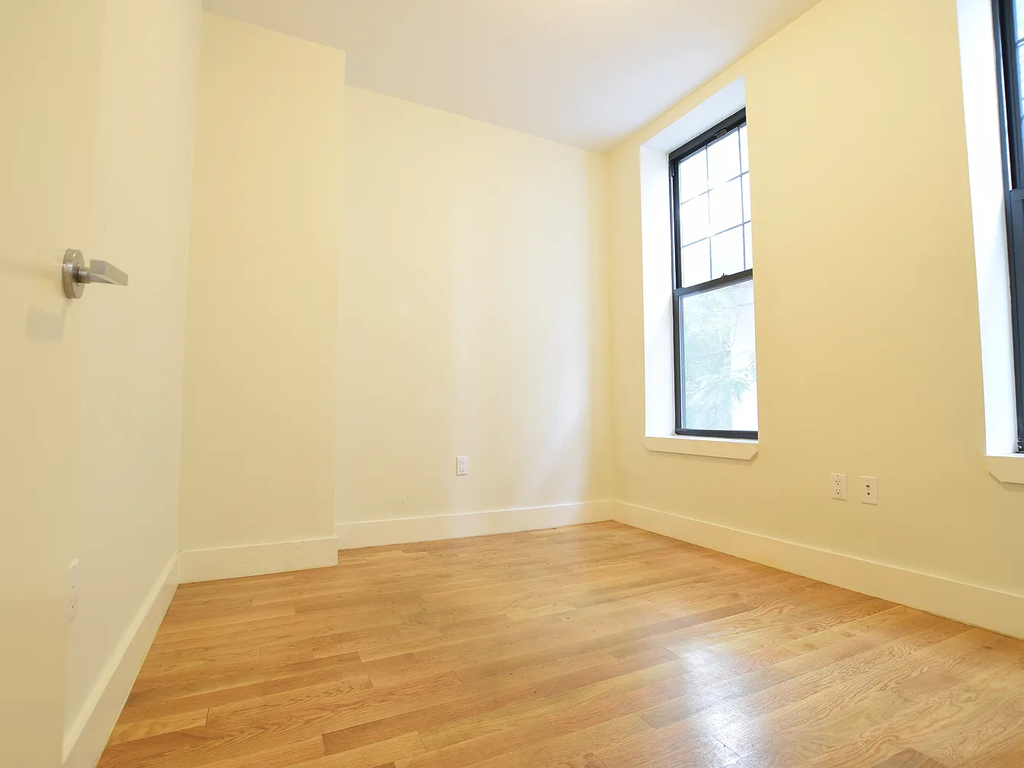 38 Malcolm X Boulevard - Photo 1