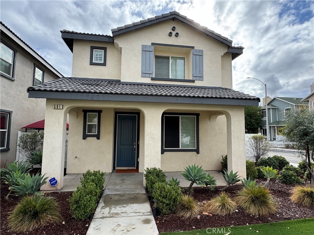 501 Villa Way - Photo 0