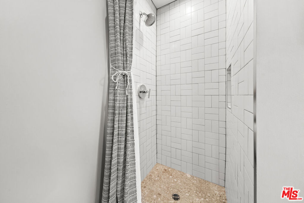7520 Earldom Avenue - Photo 26