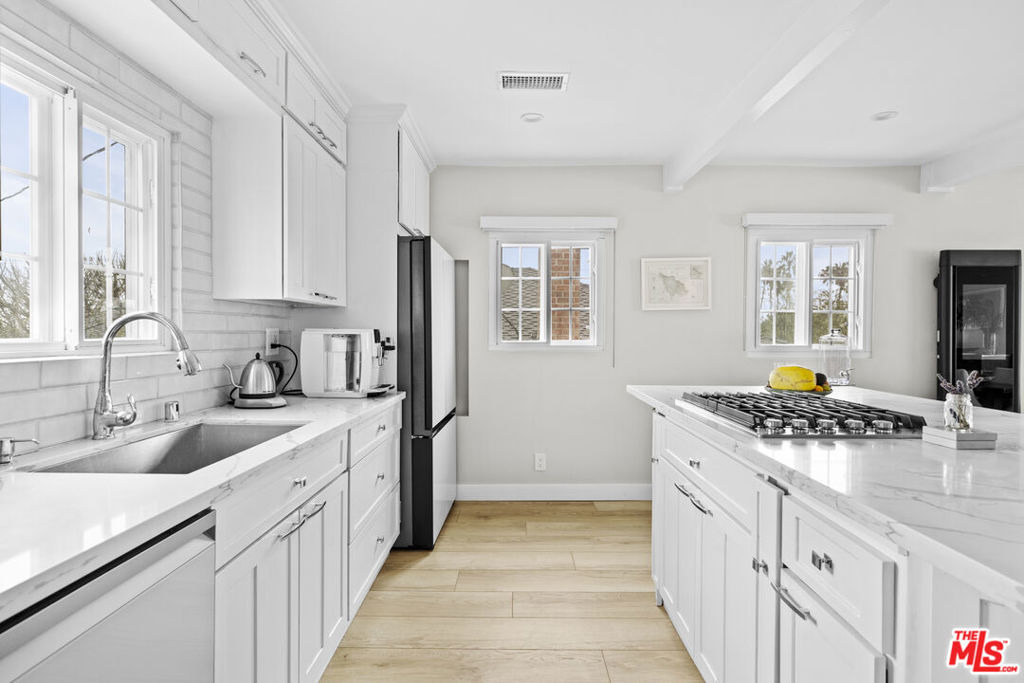 7520 Earldom Avenue - Photo 4