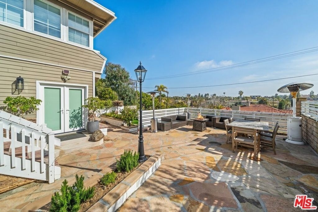 7520 Earldom Avenue - Photo 13