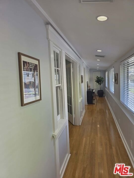 2122 N Hillhurst Avenue - Photo 8