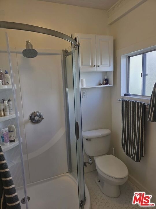 2122 N Hillhurst Avenue - Photo 9