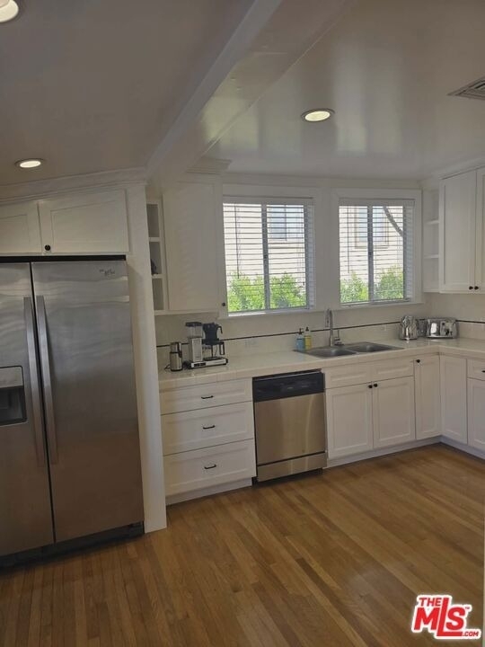 2122 N Hillhurst Avenue - Photo 2