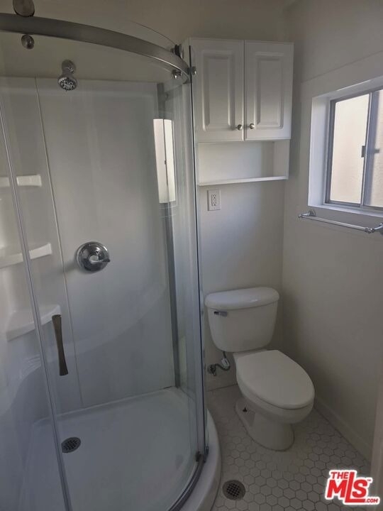 2122 N Hillhurst Avenue - Photo 10