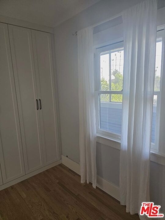 2122 N Hillhurst Avenue - Photo 11
