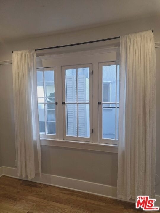 2122 N Hillhurst Avenue - Photo 12