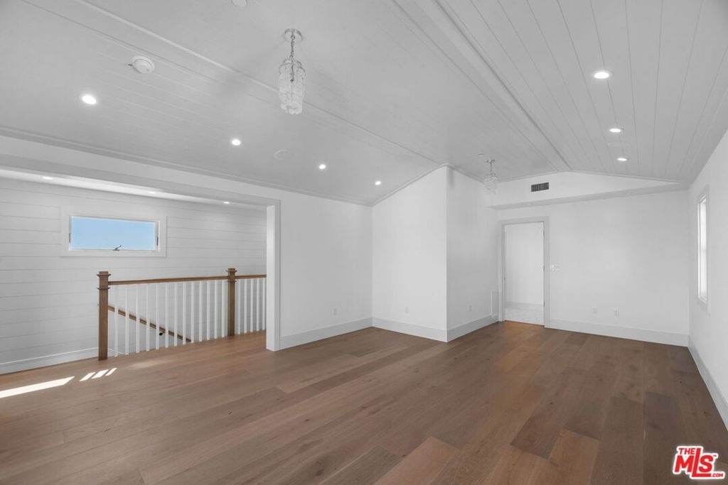 566 Ida Street - Photo 30