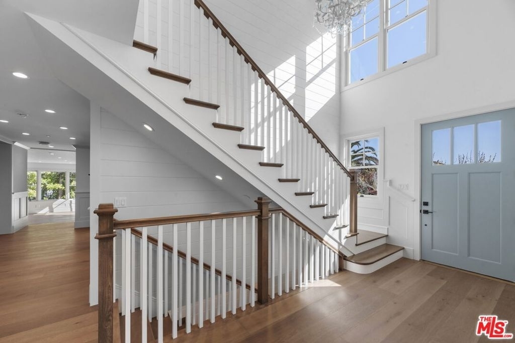 566 Ida Street - Photo 3