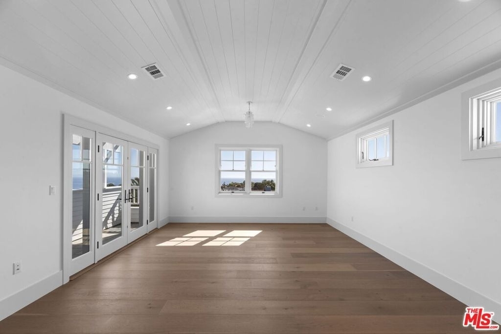 566 Ida Street - Photo 35