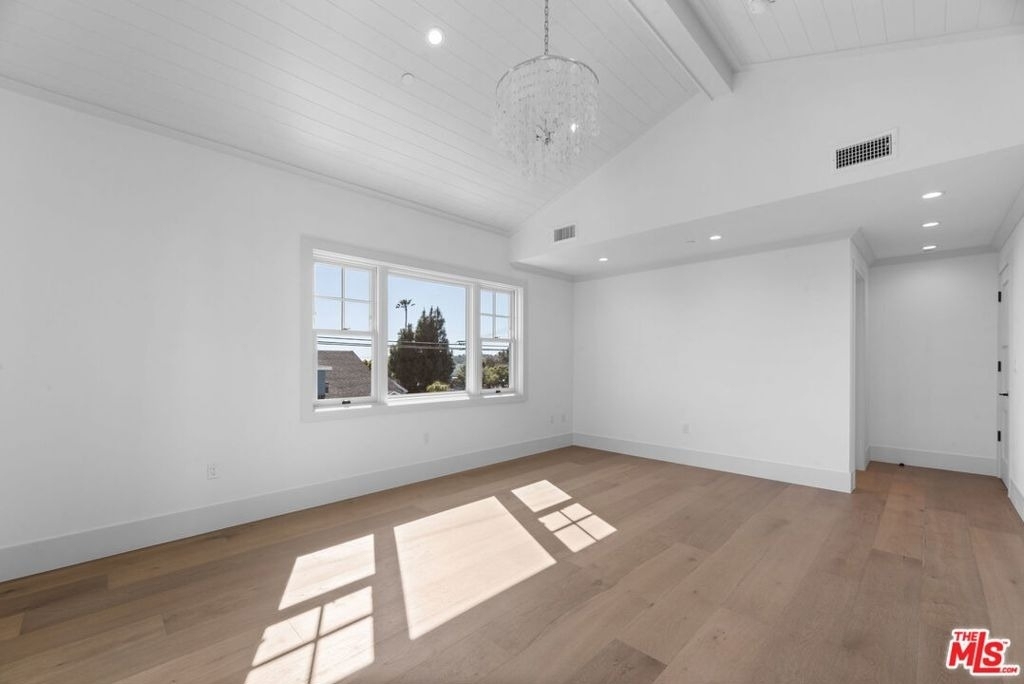 566 Ida Street - Photo 22