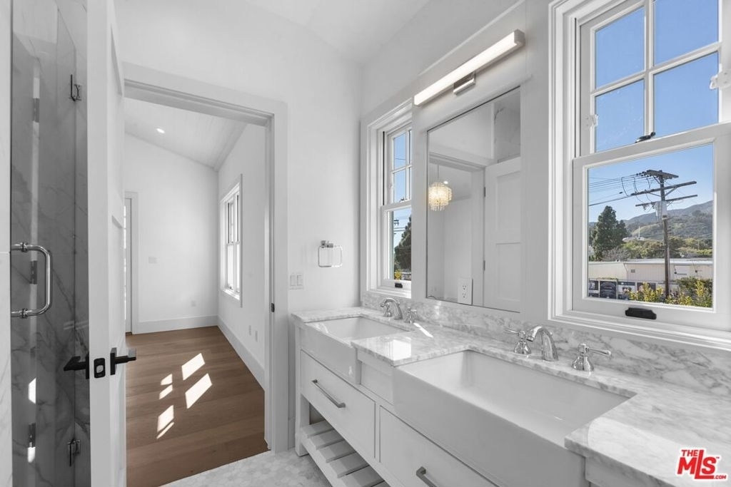 566 Ida Street - Photo 26