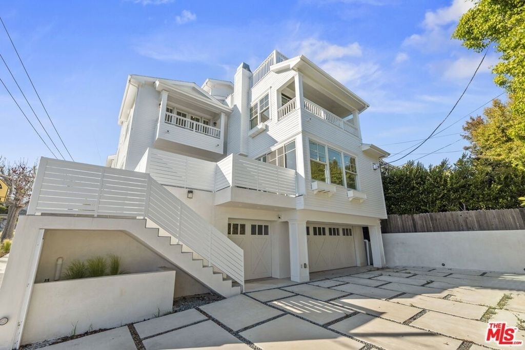 566 Ida Street - Photo 1