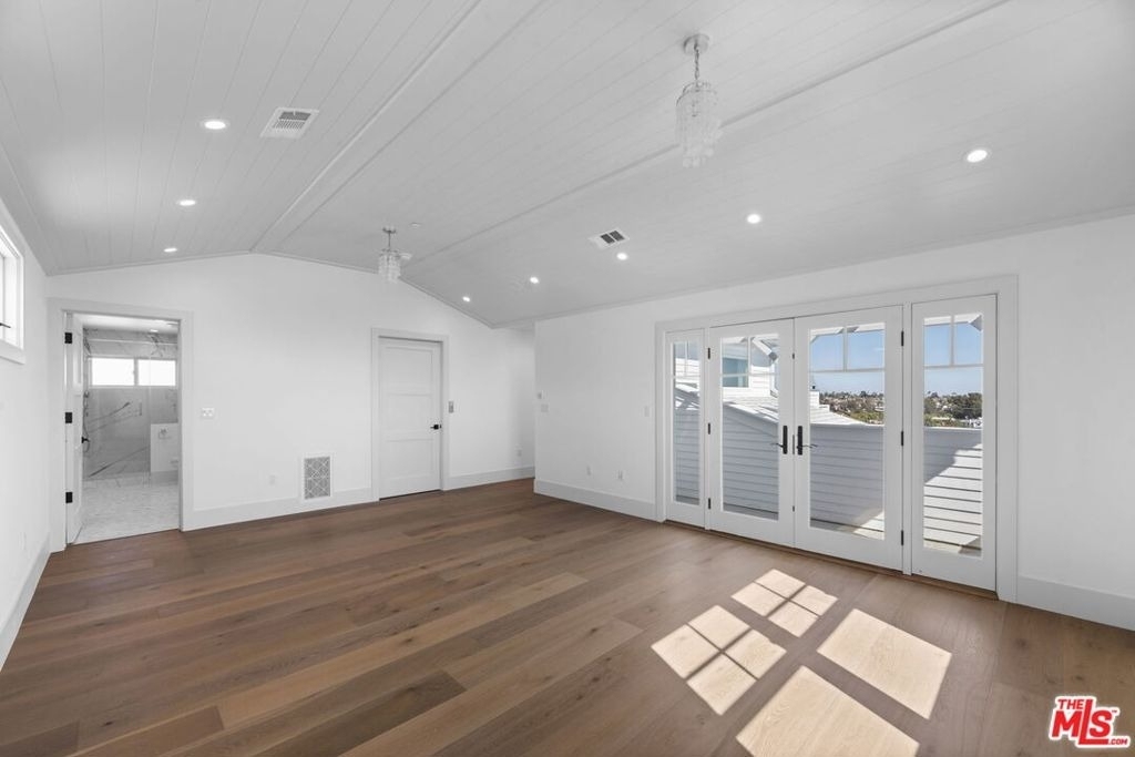 566 Ida Street - Photo 34