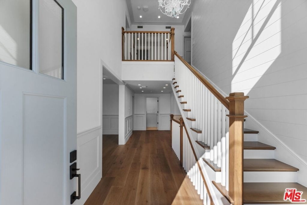 566 Ida Street - Photo 2