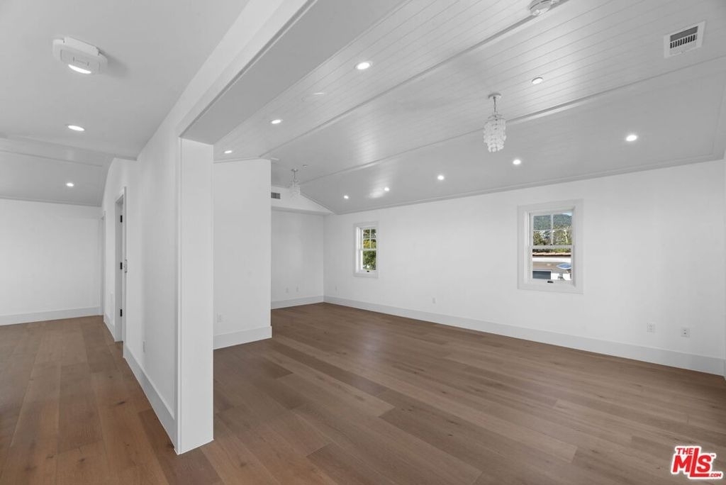 566 Ida Street - Photo 29