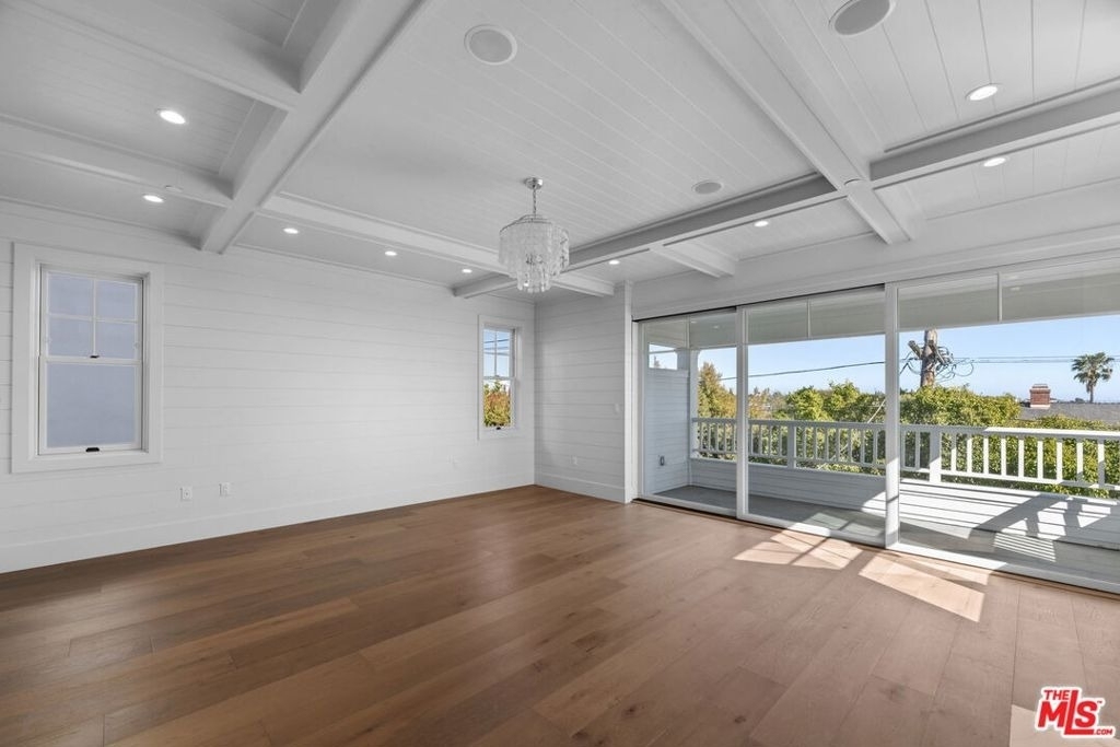 566 Ida Street - Photo 17