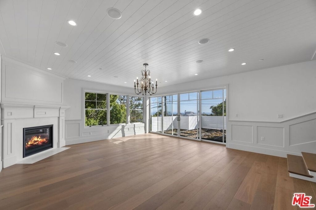 566 Ida Street - Photo 10