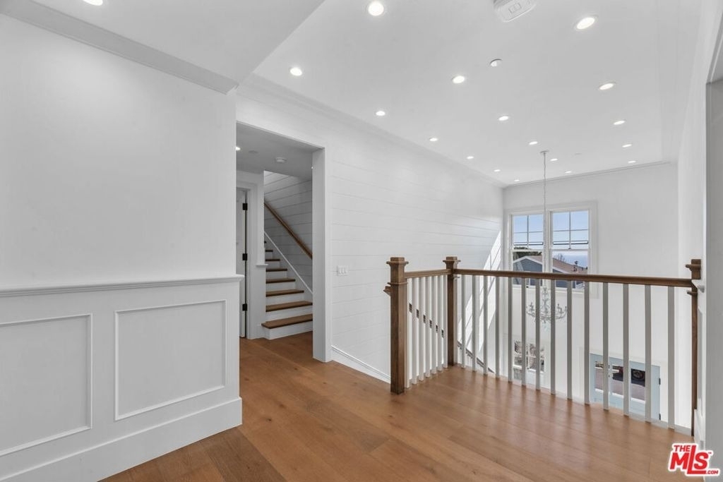 566 Ida Street - Photo 38