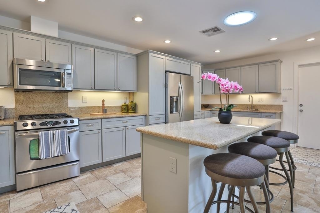 1421 Sunflower Circle N - Photo 10