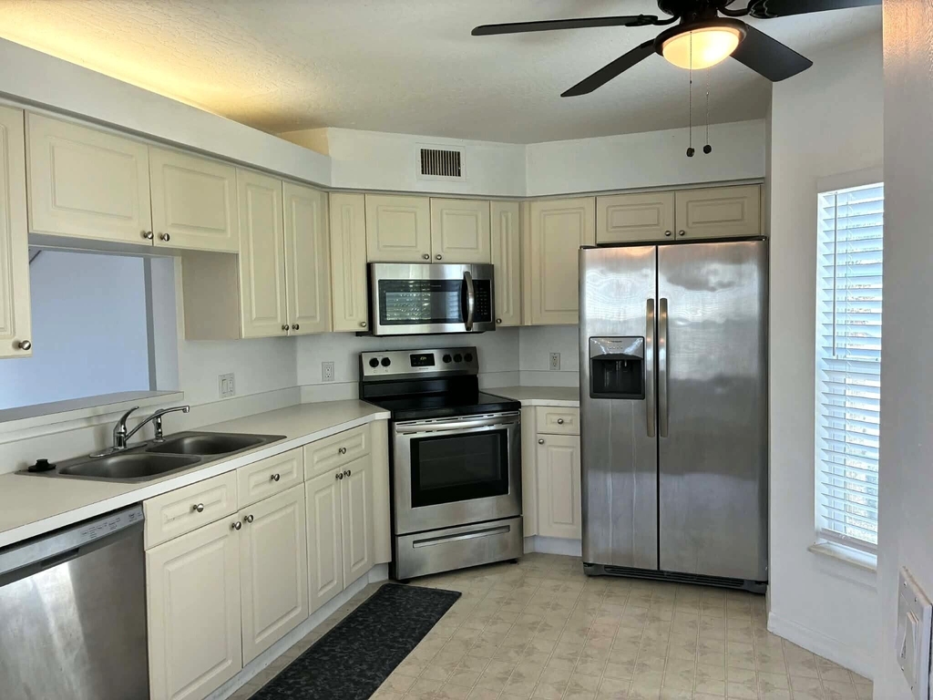 1930 Westminster Circle - Photo 4