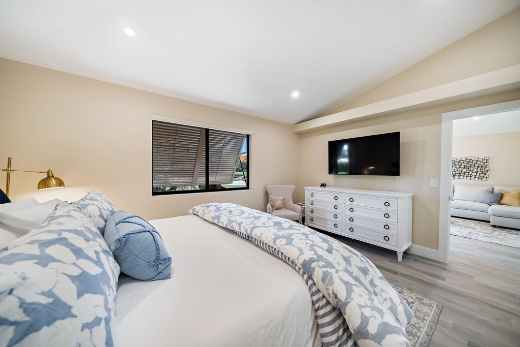 821 Club Drive - Photo 10