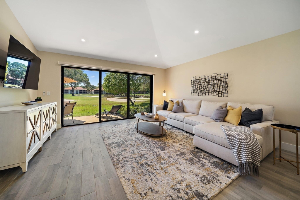 821 Club Drive - Photo 6