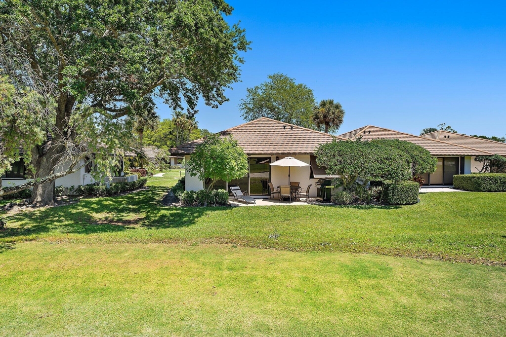 821 Club Drive - Photo 21