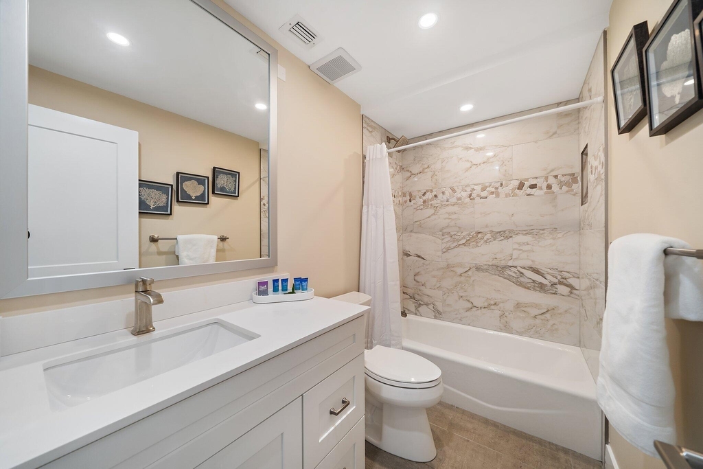 821 Club Drive - Photo 16