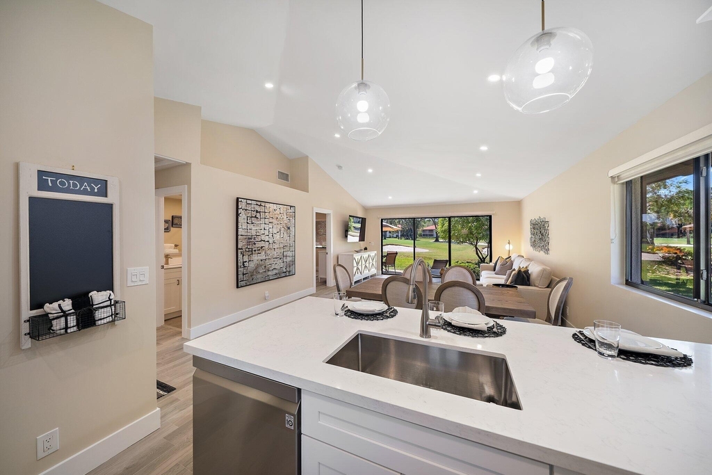 821 Club Drive - Photo 4