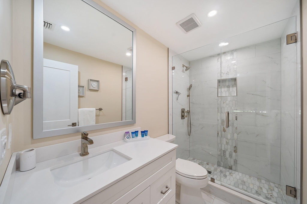 821 Club Drive - Photo 12