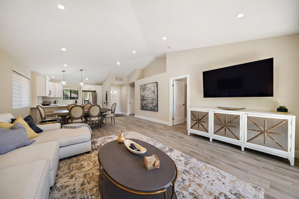 821 Club Drive - Photo 8
