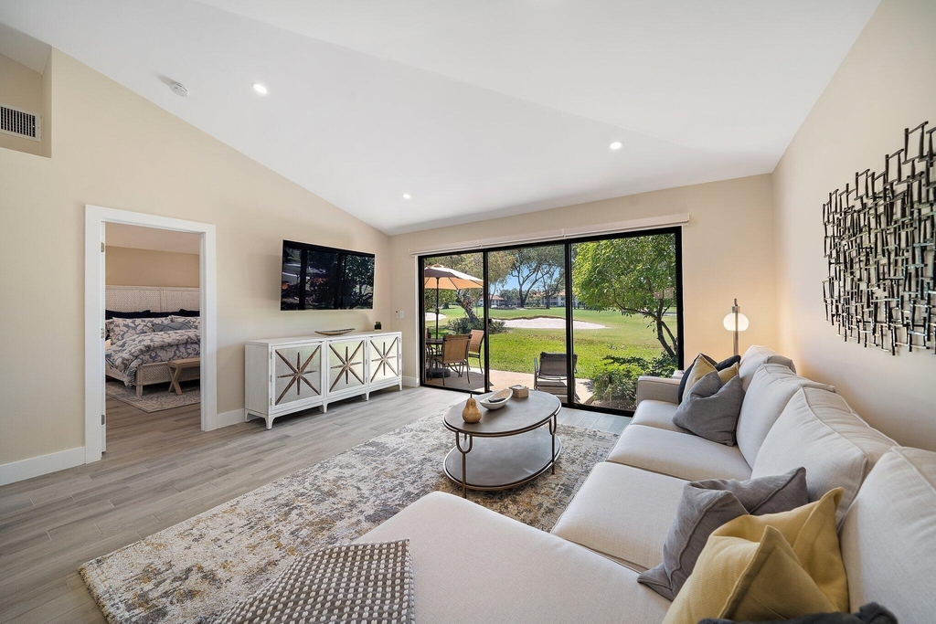 821 Club Drive - Photo 7