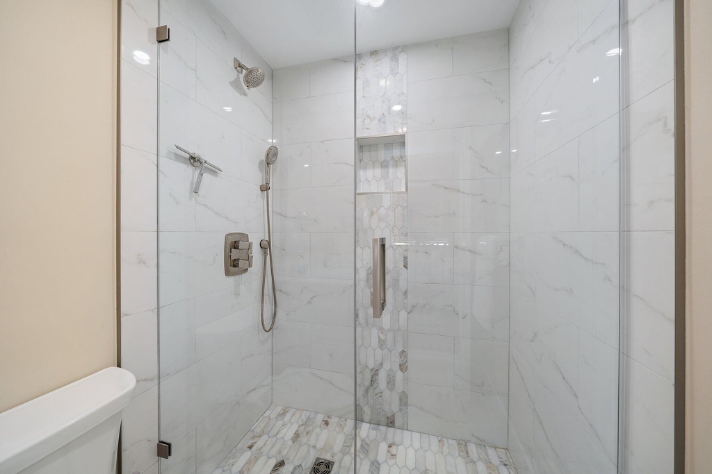 821 Club Drive - Photo 13