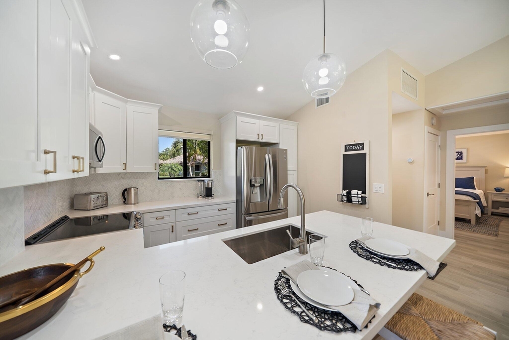 821 Club Drive - Photo 3