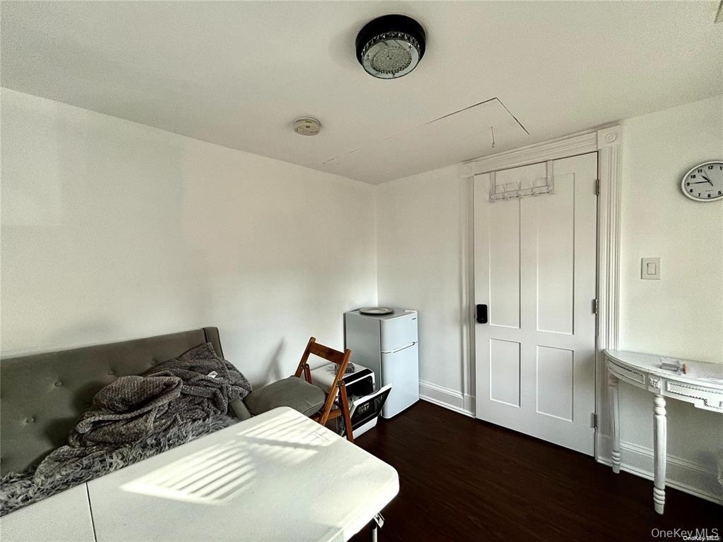 1433 Old Northern Boulevard - Photo 5
