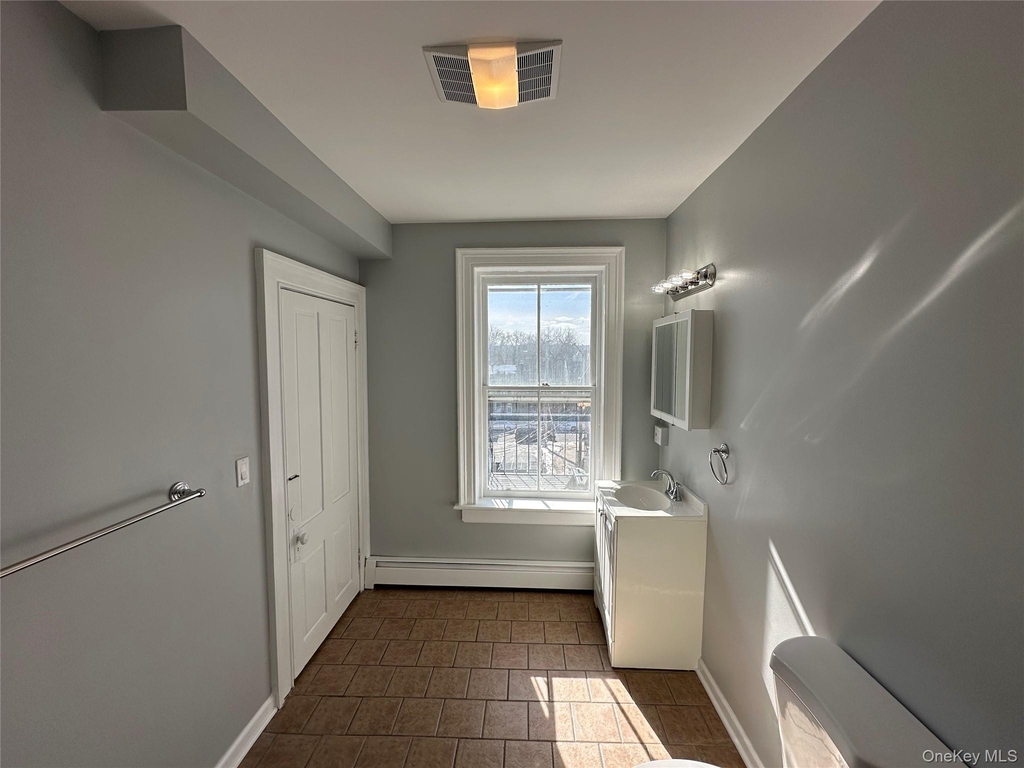 87 Broadway - Photo 15