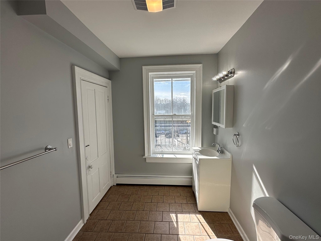 87 Broadway - Photo 16