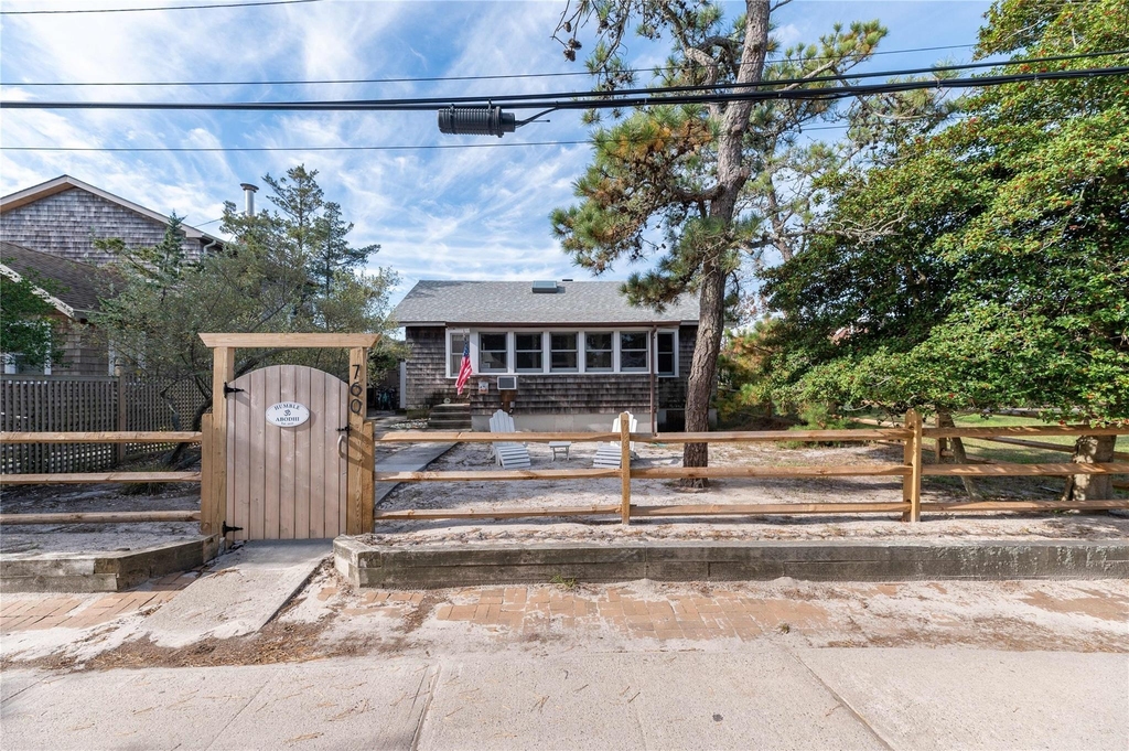 760 Surf Road - Photo 1