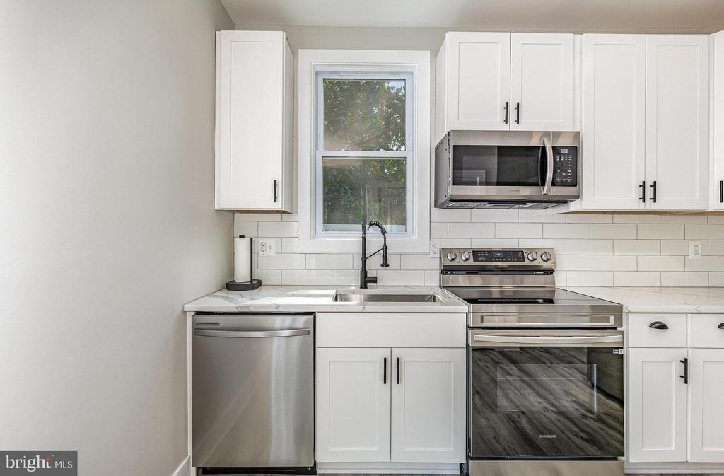 530 Monroe Bay Avenue - Photo 6