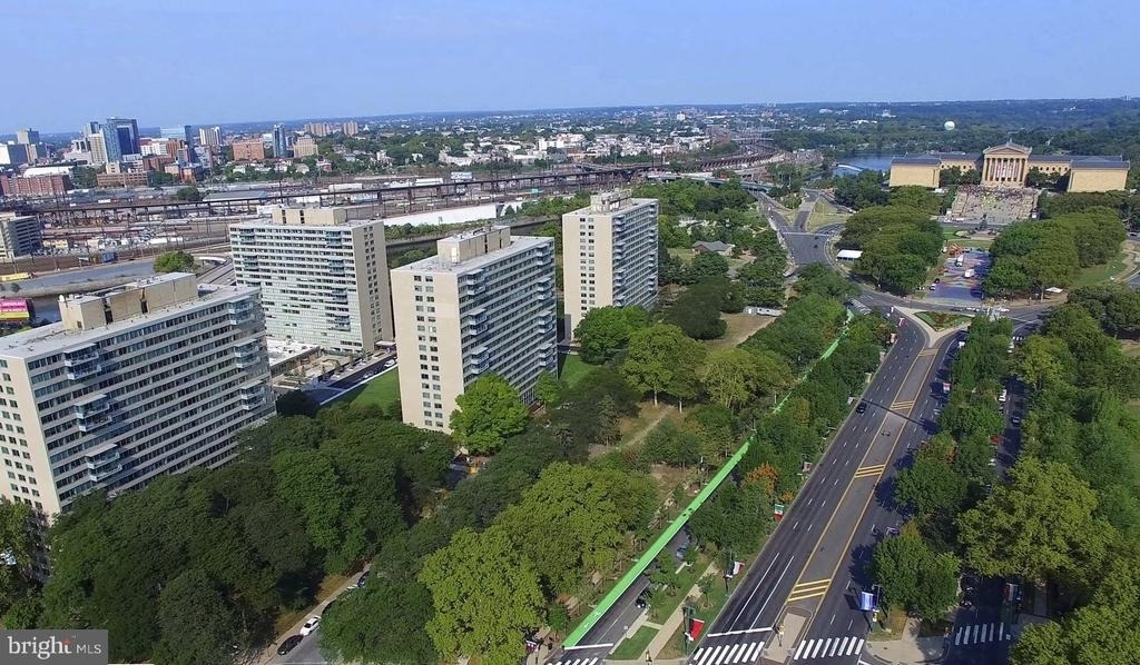 2200 Benjamin Franklin Parkway - Photo 20