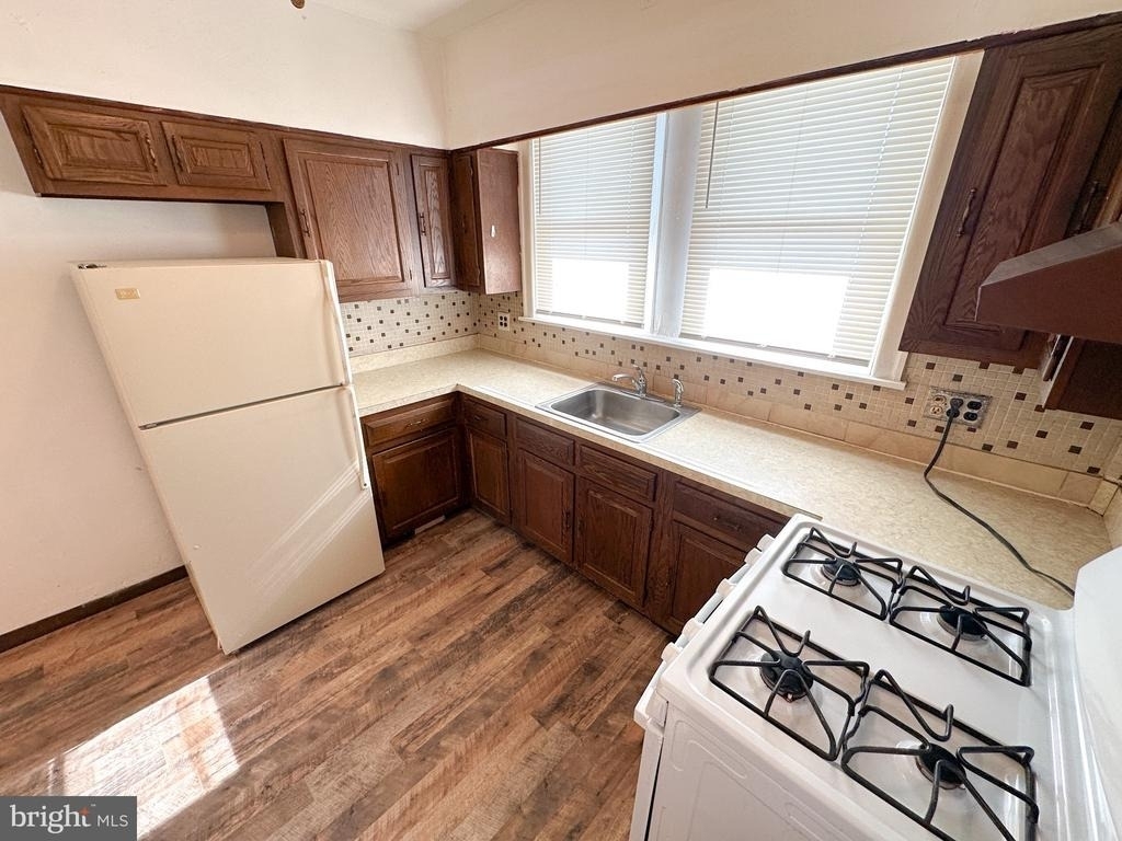 148 W Spencer Street - Photo 0