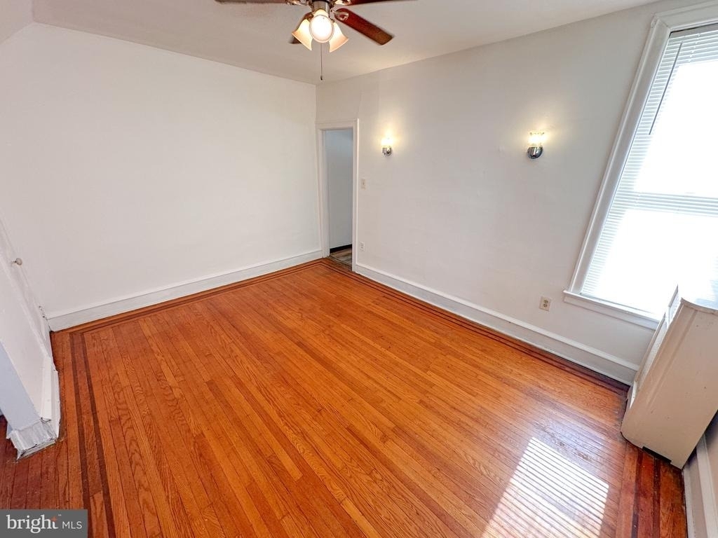 148 W Spencer Street - Photo 3